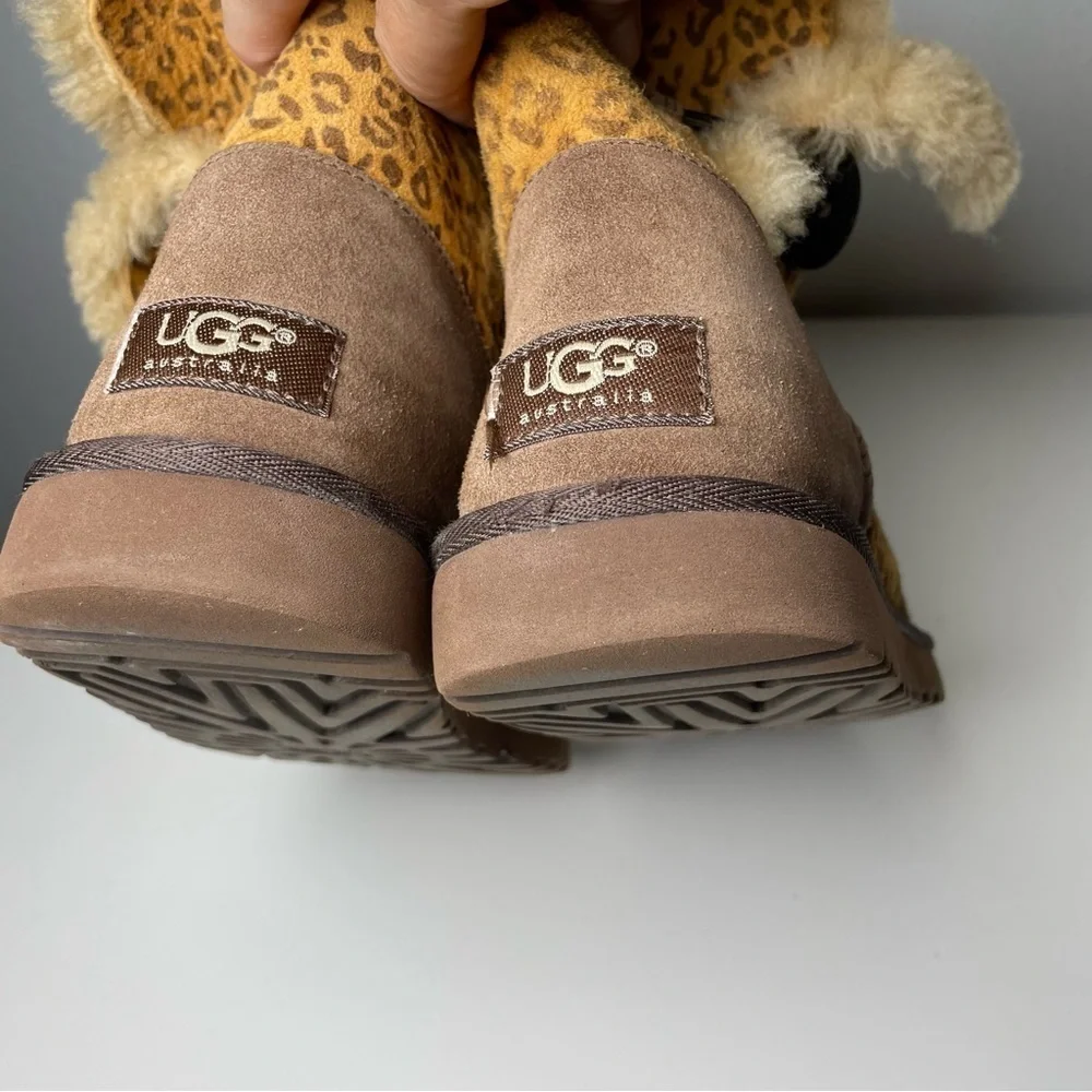 UGG Australia Bailey Button Leopard Print Sheepskin Boots Women’s Size 7
